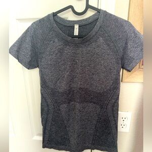 Athleta momentum seamless heather tee